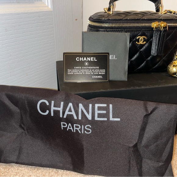 COPY - Chanel Quilted stitched black cross body . - Picture 4 of 5